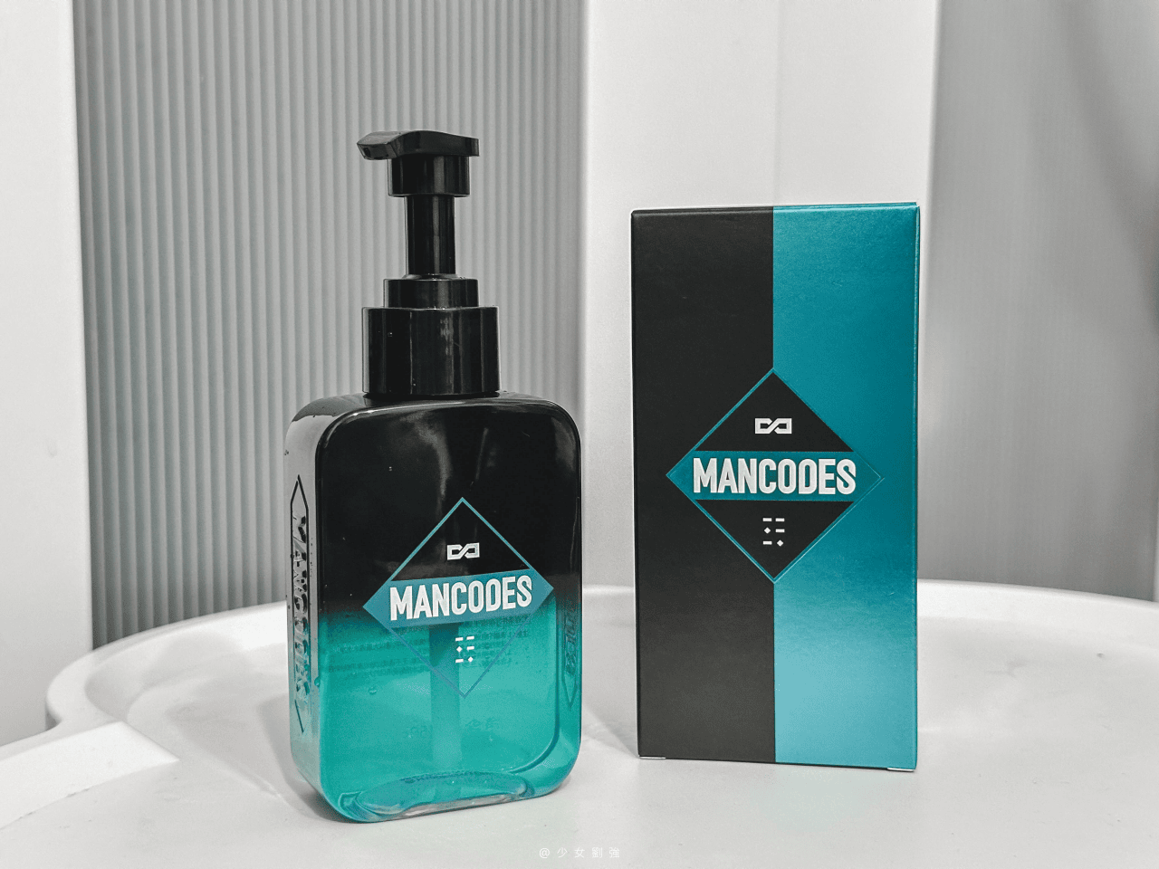 【Mancodes 左顏右色微酸潔面乳】|品味,來自生活的累積|男人的保養,從Mancodes開始 - 第1張圖 Mancodes 左顏右色微酸潔面乳