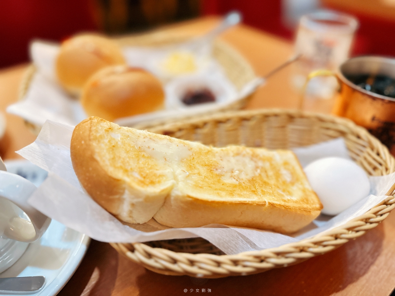 名古屋咖啡廳推薦|コメダ珈琲店 上前津店|名古屋早餐文化必吃!點咖啡送早餐,炸蝦堡大到像枕頭 - 第3張圖 名古屋咖啡廳推薦|コメダ珈琲店 上前津店|名古屋早餐文化必吃!點咖啡送早餐,炸蝦堡大到像枕頭